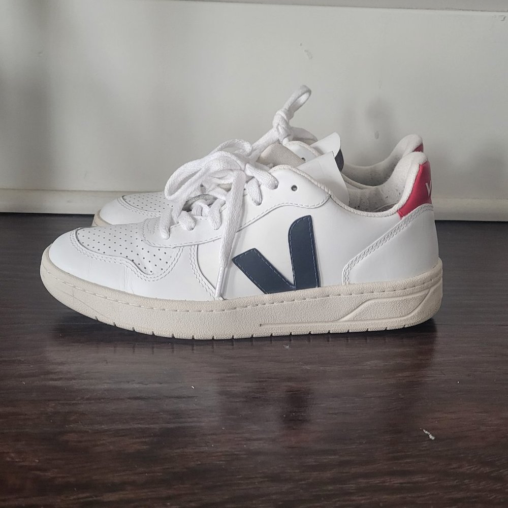 Veja Sneakers Size 5 US / EU 36